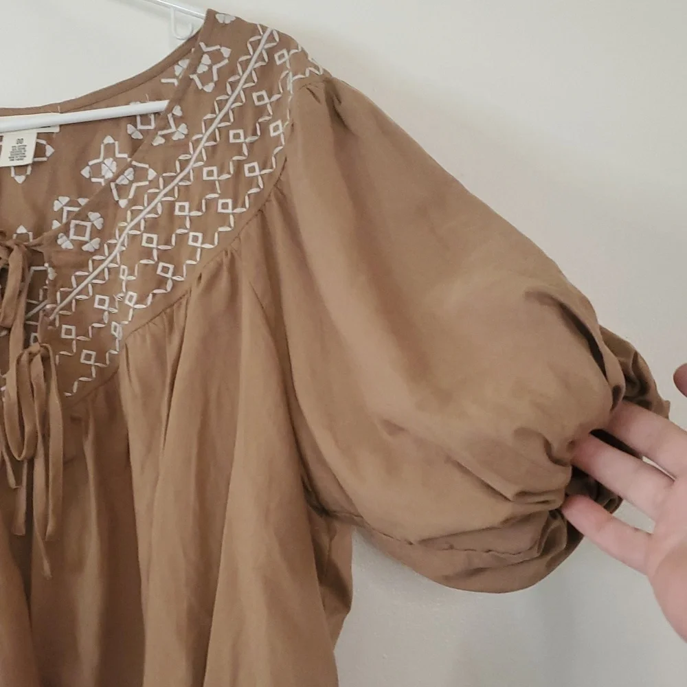 FESTI Bubble Top Size 00 Medium 10 Taupe Embroidered Blouse Top Torrid Tie Chest - Picture 5 of 11